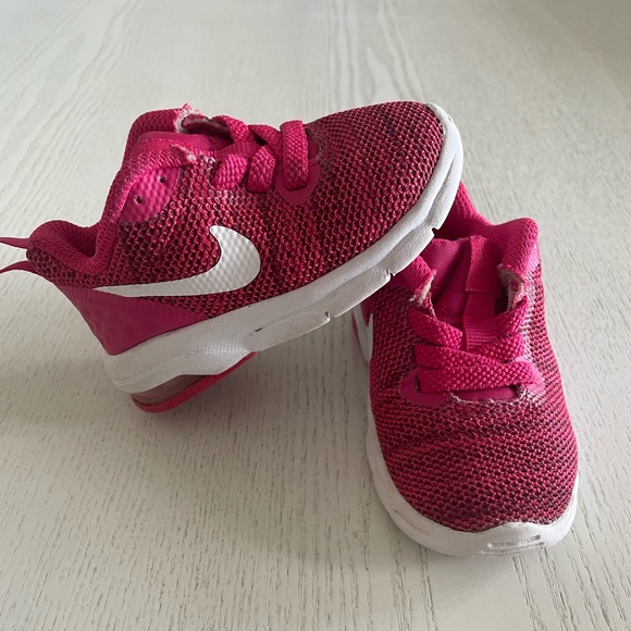 Child's Pink/Red Nike Air Max Motion LW (TDV) Sneaker Sz 4c - Picture 1 of 6